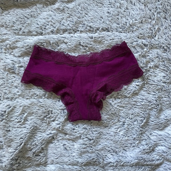 New Victoria’s Secret Pink undies - Picture 1 of 3